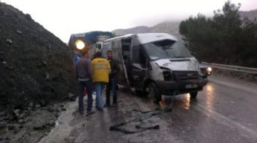 Heyelan Ve Yağmur Kazaya Neden Oldu