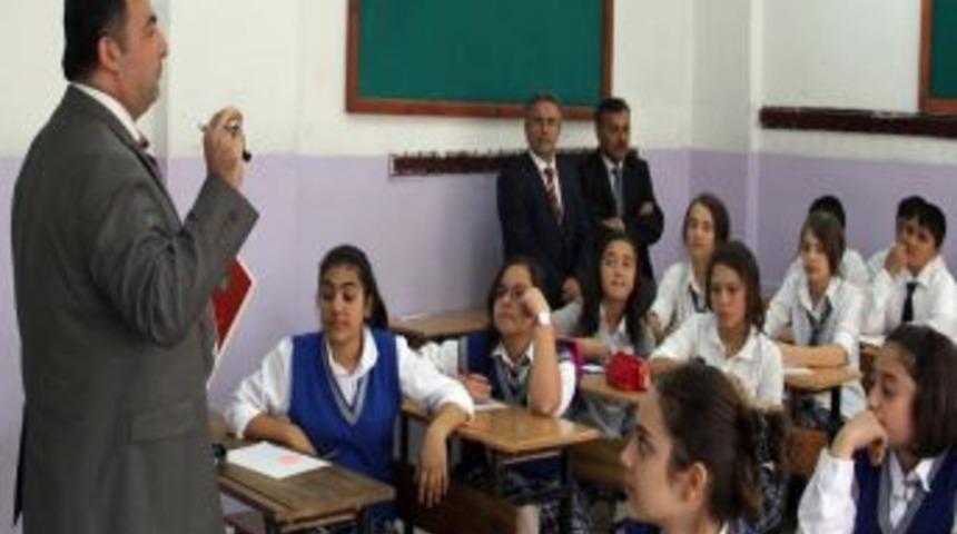 Ke&ccedil;i&ouml;ren'de &Ccedil;ocuklara Hakları Anlatılıyor
