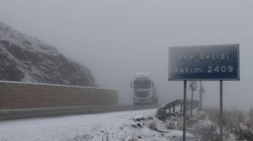 Kop Dağı'nda Kar Ve Tipi Etkili Oluyor