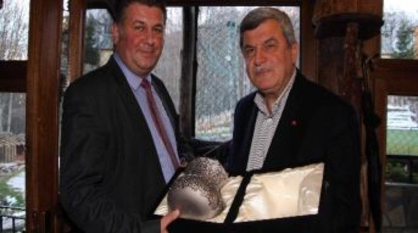 Başkan Karaosmanoğlu'ndan Makedonya Turu
