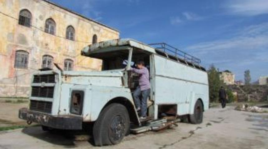 Sinop Cezaevi'nin Tarihi Aracı Yok Olmak &Uuml;zere