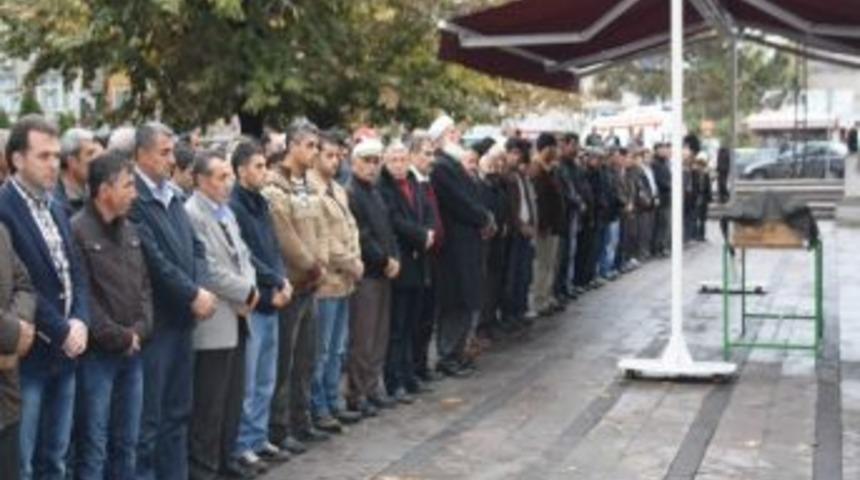 5&rsquo;inci Kattan D&uuml;şerek &Ouml;len Gen&ccedil; Kız Defnedildi