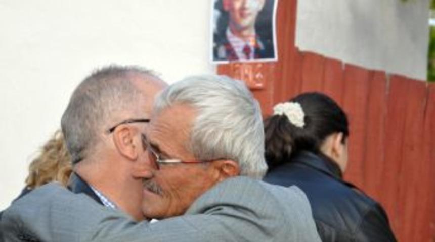 Kırklarelili Şehit &Uuml;steğmenin K&ouml;y&uuml; T&uuml;rk Bayraklarıyla Donatıldı