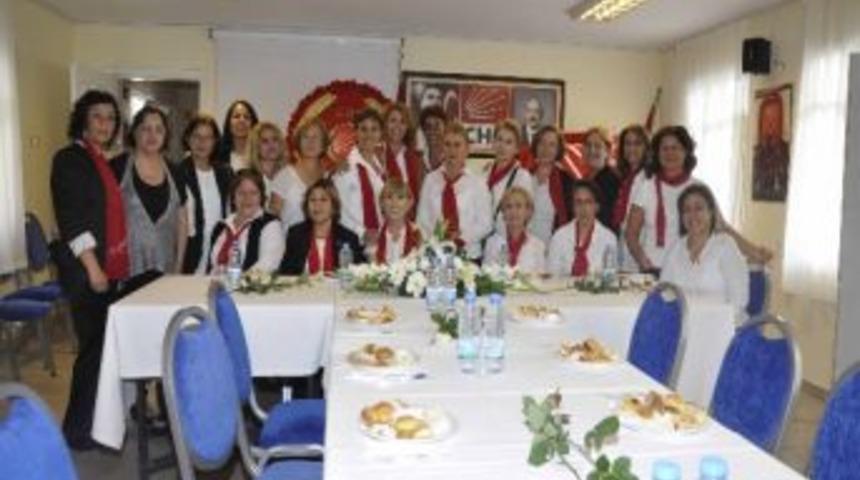 Chp İl Kadın Kolu Başkanlarından Chp İl&ccedil;e Merkezine Ziyaret
