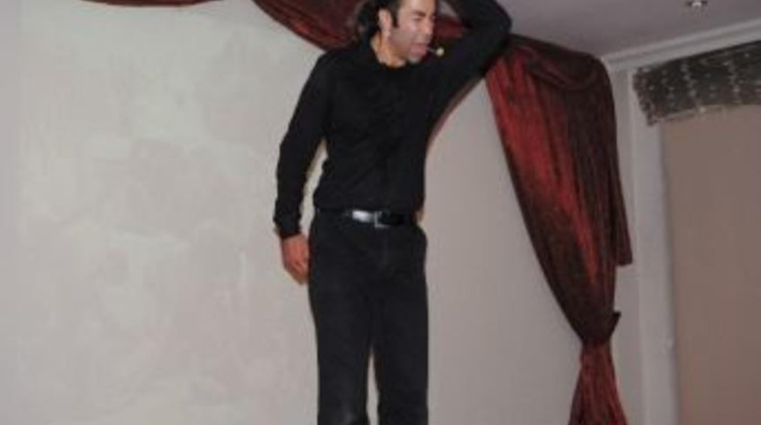 &ldquo;hoş Gelişler Ola&rdquo; Ayakta Alkışlandı