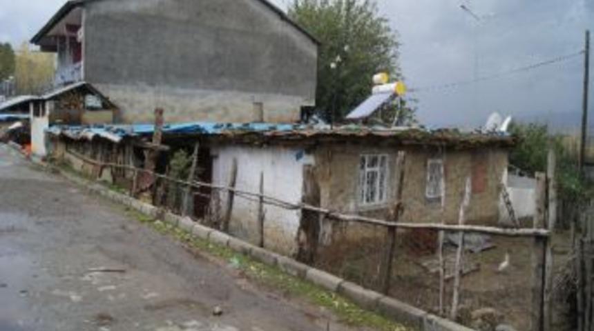 Evleri Yıkılma Tehlikesi Altında