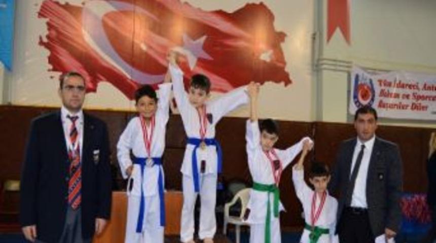 Tekmeler 10 Kasım İ&ccedil;in Kalktı