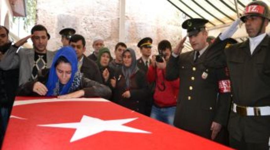 &Ccedil;eyiz G&ouml;t&uuml;rd&uuml;kleri Pervari&rsquo;den &Ccedil;ocuklarının Naaşıyla D&ouml;nd&uuml;ler