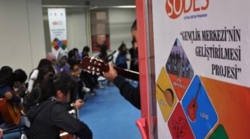 G&uuml;m&uuml;şhane&rsquo;de Gen&ccedil;lik Merkezi Kurslarına Yoğun İlgi