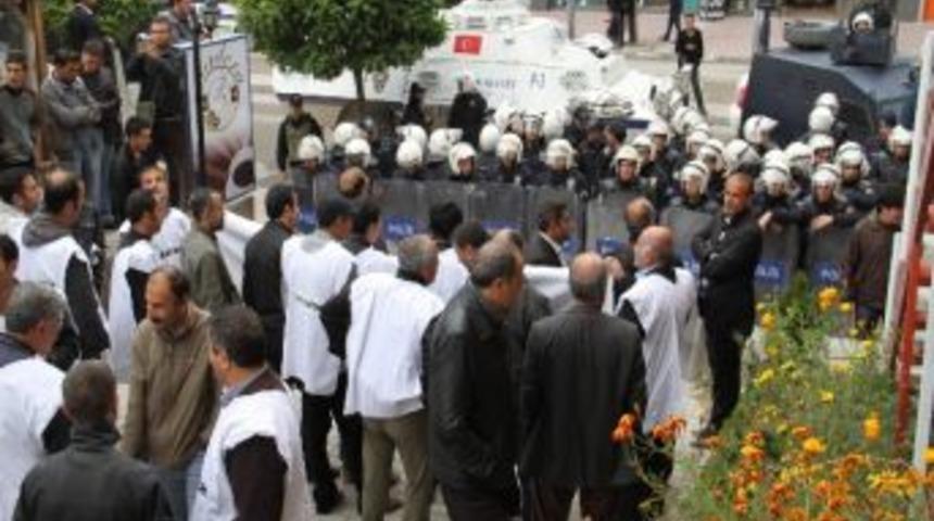 Van&rsquo;da Gergin Tabutlu Y&uuml;r&uuml;y&uuml;ş