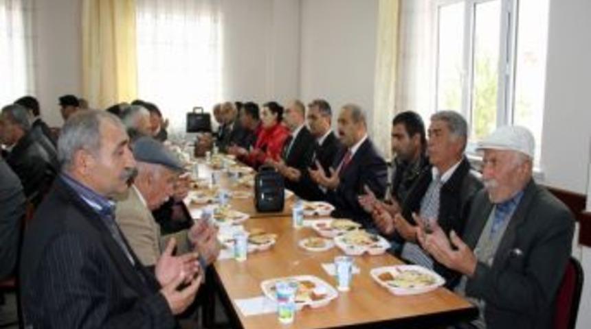 Doğan &Uuml;rg&uuml;p Cem Vakfı'ndaki Kırk Yemeğine Katıldı