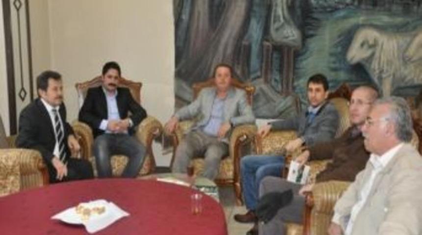 Orman Fak&uuml;ltesi &Ouml;ğrencilerine Kadastro Dersi