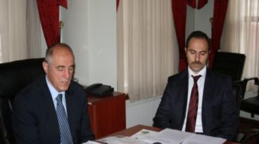 Vali &Ouml;z&ccedil;imen, 13 Yıl &Ouml;nce Meydana Gelen Depremi Hatırlattı