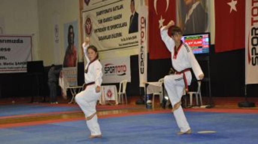 T&uuml;rkiye Poomse Tekvando Şampiyonası Sona Erdi