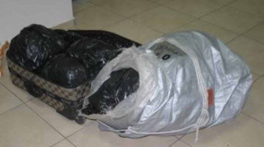 18 Yaşındaki Gen&ccedil; 33 Kilo Esrarla Yakalandı