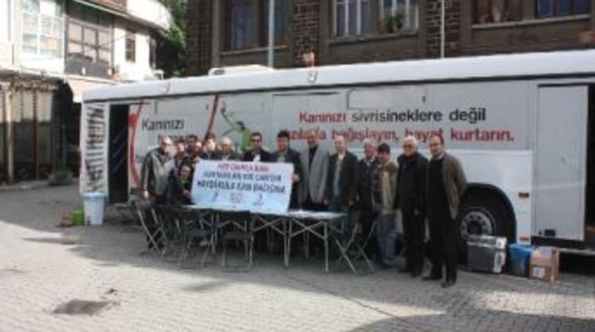 Kula'da Ak Parti'lilerden Kan Bağışı