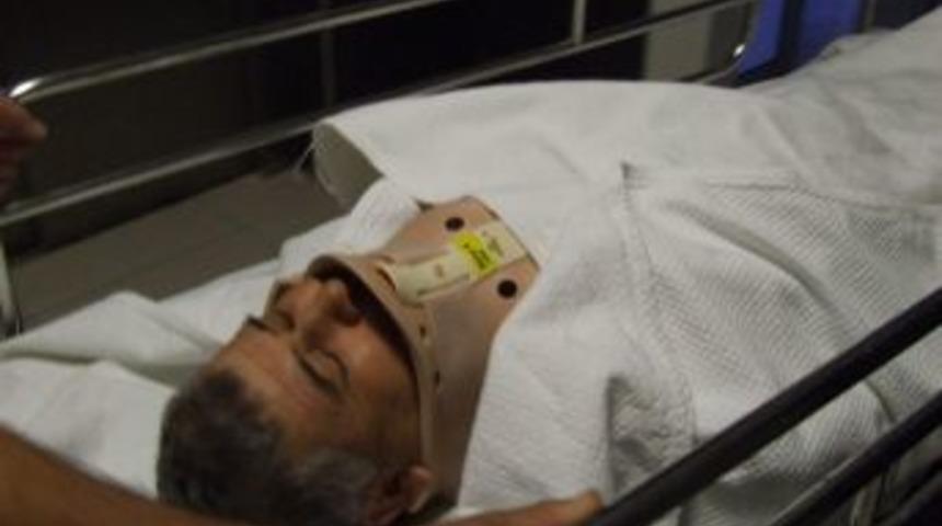 Otomobil Trakt&ouml;r&uuml;n Altına Girdi: 1 Ağır Yaralı