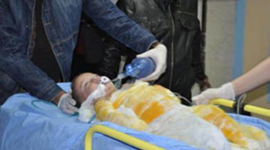 Minik &ccedil;ocuk &ccedil;orba kazanına d&uuml;şt&uuml;