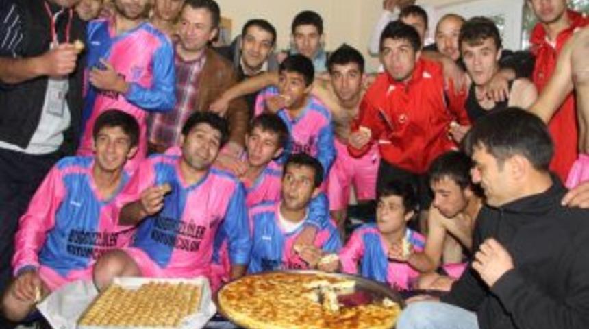 Galibiyet &ouml;d&uuml;l&uuml; Baklava ve Su b&ouml;reği