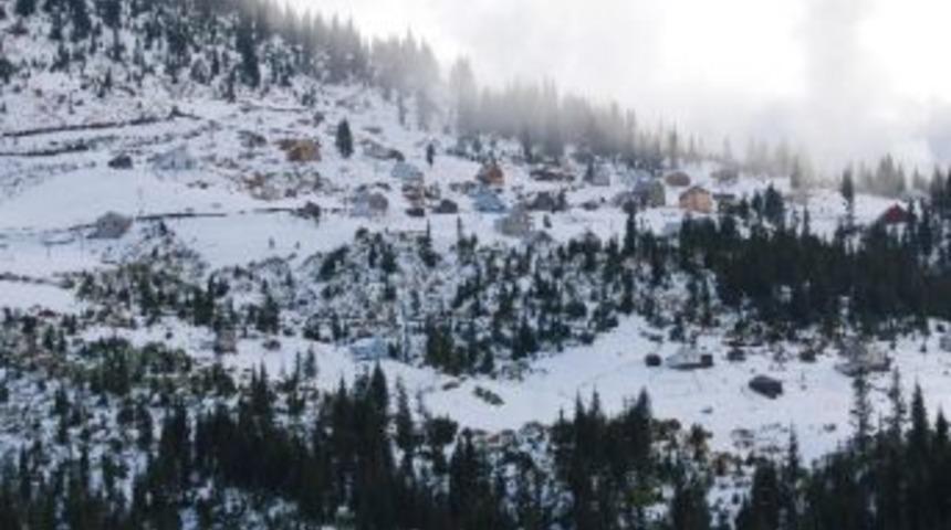 Giresun&rsquo;da Yaylalara Yılın İlk Karı Yağdı