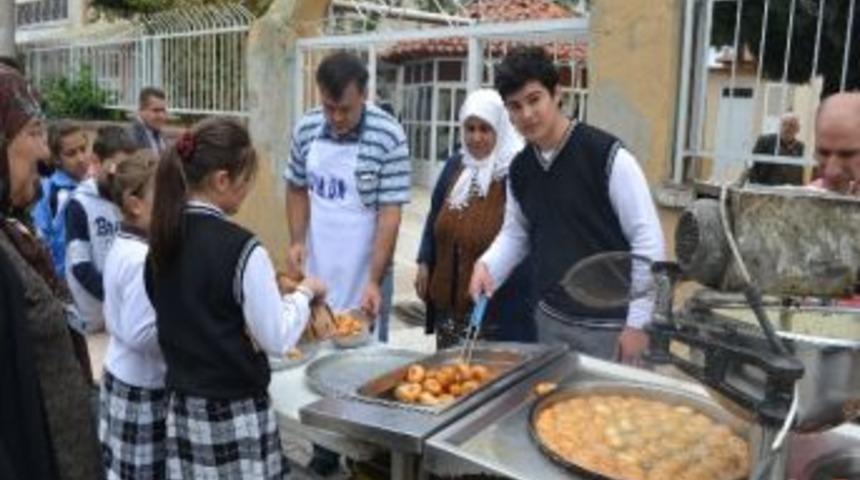 Har&ccedil;lıklarıyla Atat&uuml;rk Ve Silah Arkadaşları Ruhuna Lokma D&ouml;kt&uuml;rd&uuml;