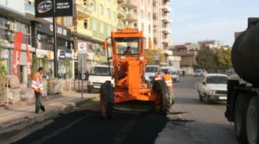 Silvan'da Yol Yama &Ccedil;alışmaları Başlatıldı