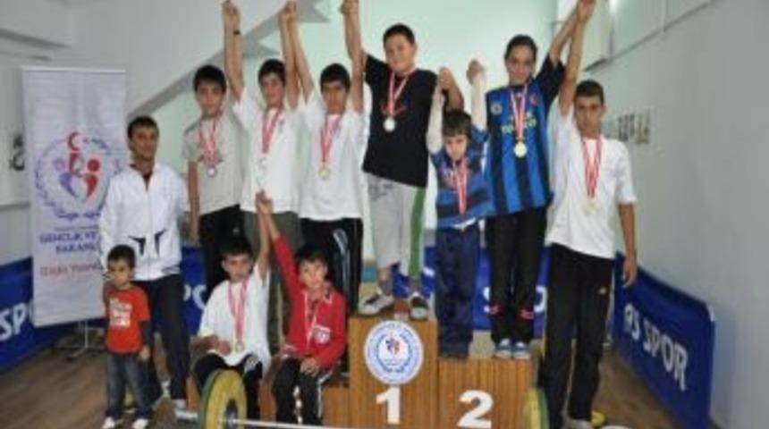 D&uuml;zce&rsquo;de 10 Kasım Atat&uuml;rk&rsquo;&uuml; Anma Halter Turnuvası Ger&ccedil;ekleştirildi