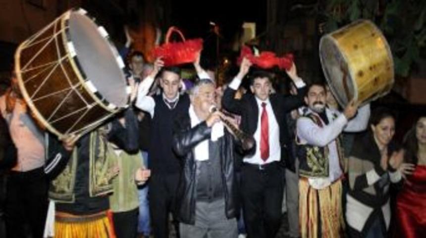 İkizler &Ccedil;ifte D&uuml;ğ&uuml;nle D&uuml;nya Evine Girdi