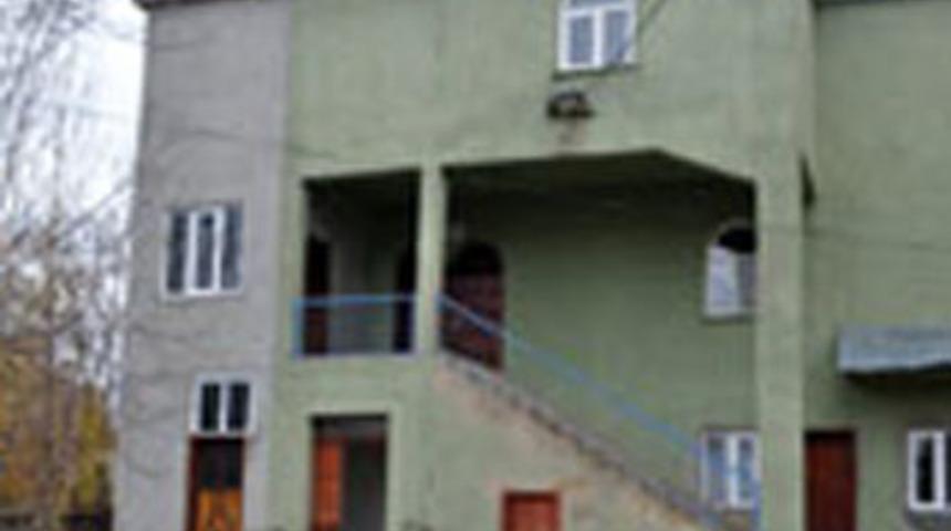 Camii imamı bı&ccedil;aklanarak &ouml;ld&uuml;r&uuml;ld&uuml;