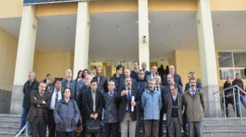 Eğitimcilerin Davası Ertelendi