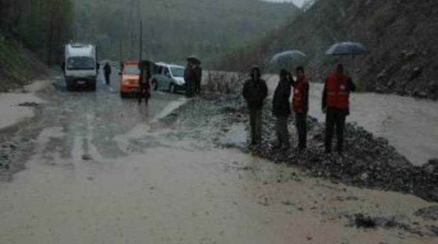 Hakkari-van Karayolunda Heyelan