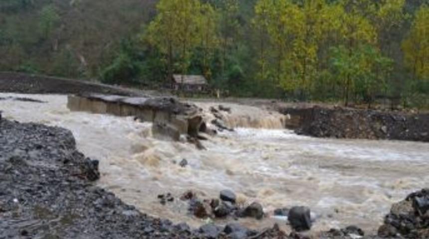 Ayvacık&rsquo;ta Heyelan