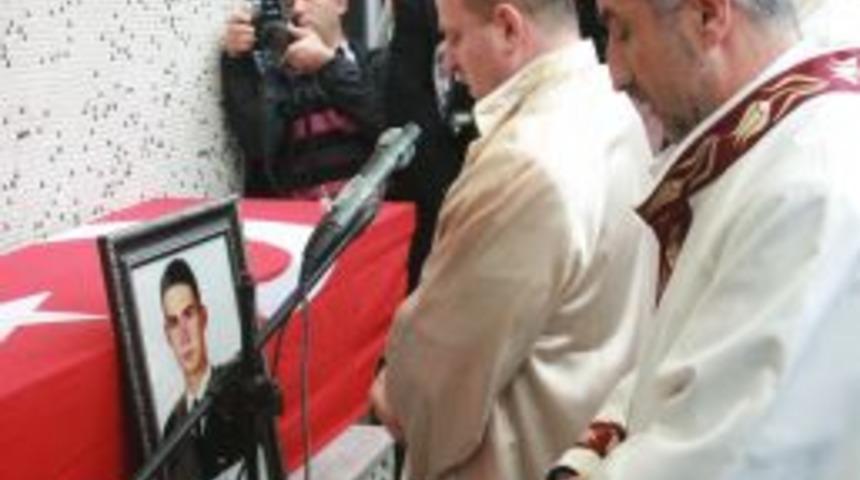 Şehit Eşinin Beresine Sarılarak Ağıtlar Yaktı