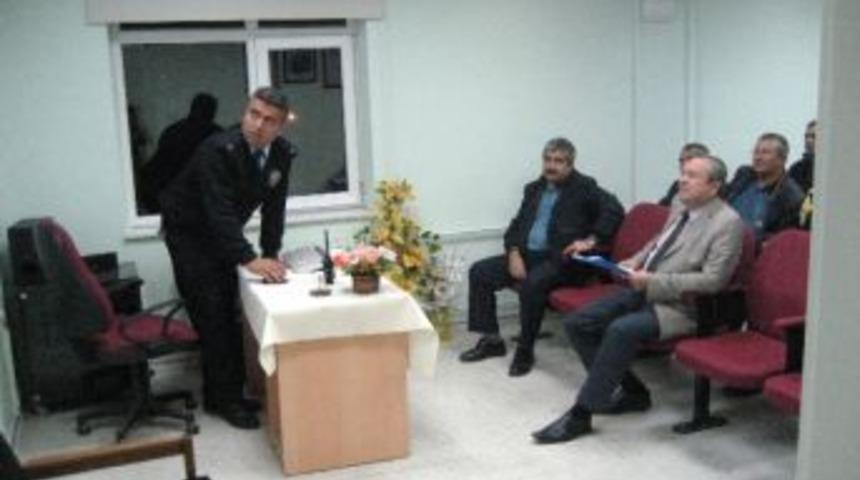 Polis, Postacıları Uyardı