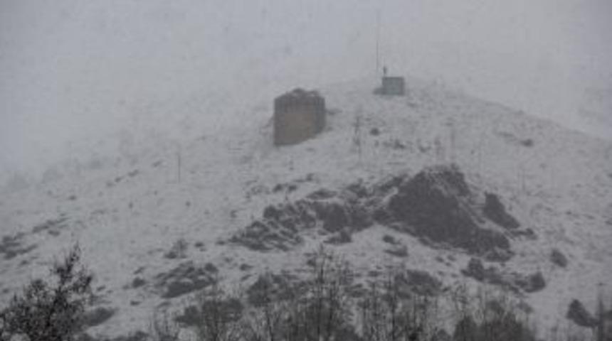 Başkale&rsquo;de Yılın İlk Karı Yağdı