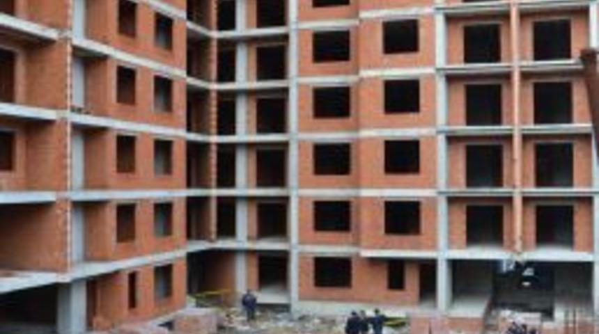 İnşaattan D&uuml;şen Iş&ccedil;i, Yaşamını Yitirdi