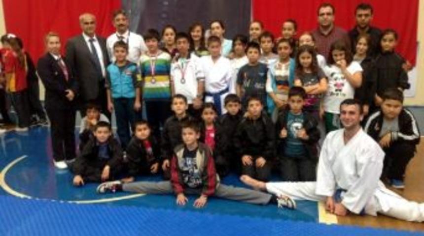 Bilecikli Karatecilerin Uşak Zaferi