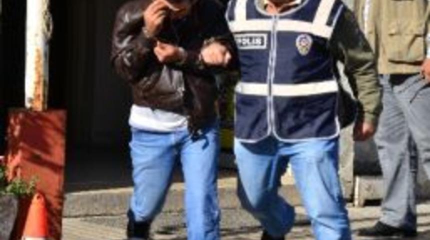 &Ouml;nce Kameraya Sonra Polise Yakalandılar