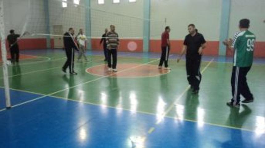 Veliler Voleybol Turnuvasında Yarışıyor