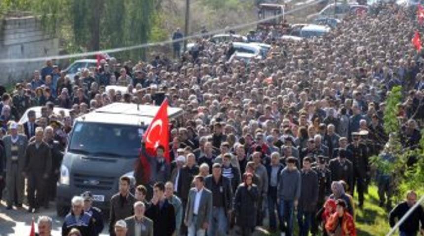 Şehit &Uuml;steğmen Ersan Yenici Son Yolculuğuna Uğurlandı