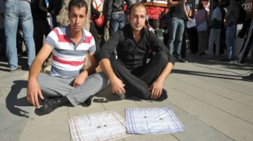 B&uuml;y&uuml;kşehir Belediyesi'nde &Ouml;zel G&uuml;venlik&ccedil;iler, Mendil A&ccedil;ıp Dilencilik Yaptı