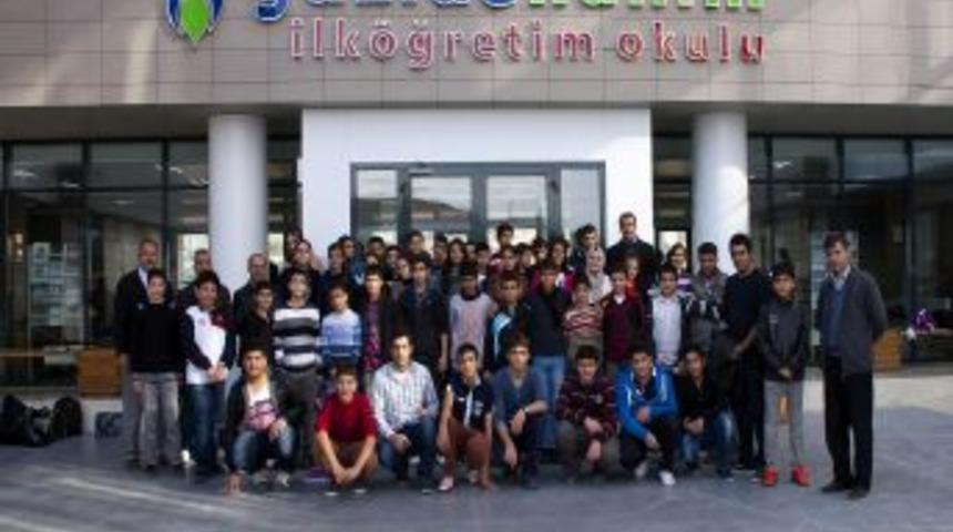 Siirt'teki Kardeş Okullarına Elazığ'dan Bir Kamyon Malzeme G&ouml;nderdiler
