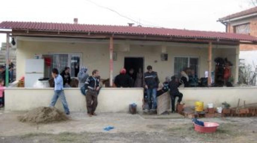 Kocası Tarafından &Ouml;ld&uuml;r&uuml;len Kadının Cesedi, Adli Tıp'a G&ouml;nderildi