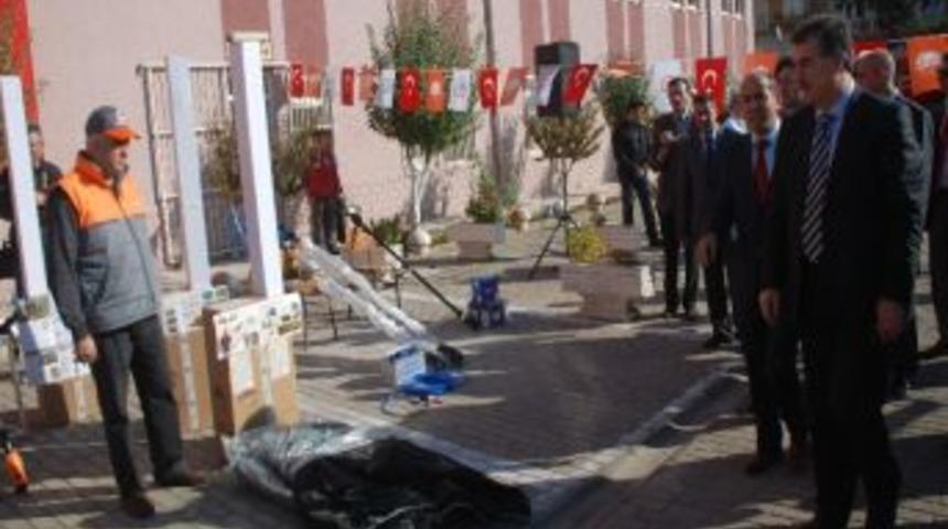 Aydınlı &Ccedil;ift&ccedil;ilere Bir Milyon 600 Bin Tl&rsquo;lik Makine Ve Ekipman Desteği