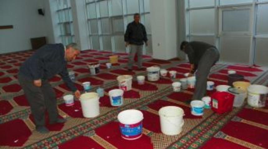 Cemaat Tavanı Su Akıtan Caminin Tadilatı I&ccedil;in Yardım Bekliyor