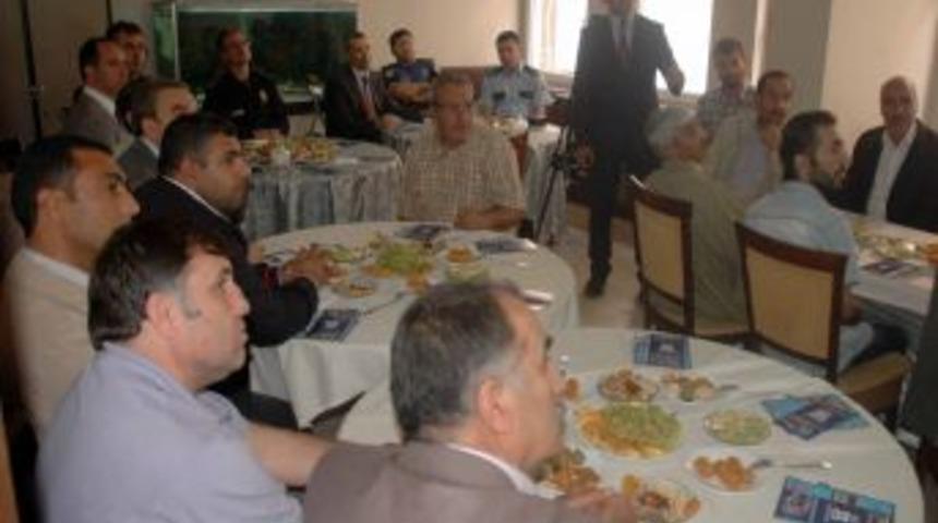 Muhtarlardan Emniyet M&uuml;d&uuml;r&uuml; G&uuml;ven'e: Bu &Ccedil;ocuklara Birlikte Sahip &Ccedil;ıkalım