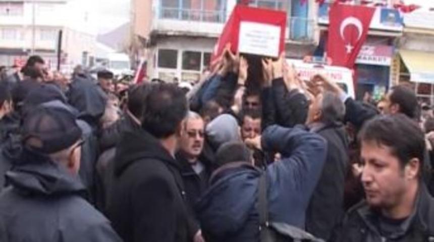 Şehit Uzman &Ccedil;avuş İbrahim &Ccedil;elik, G&ouml;zyaşları Ile Uğurlandı