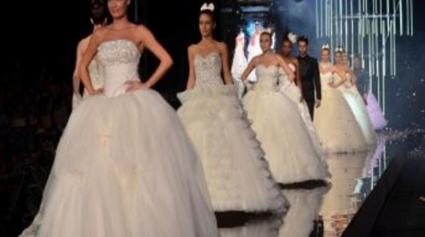 2013 Sezonu Gelinlikler G&ouml;r&uuml;c&uuml;ye &Ccedil;ıktı