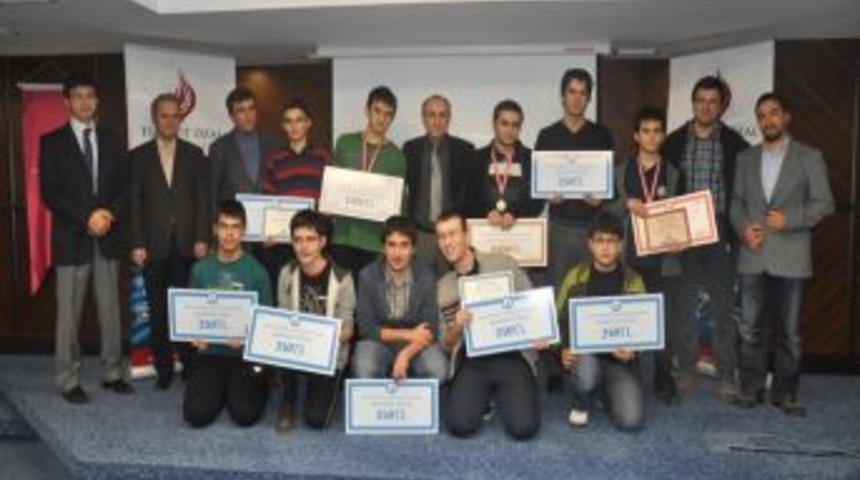 Liseler Arası Bilgisayar Olimpiyatı &Ouml;d&uuml;lleri Sahiplerini Buldu