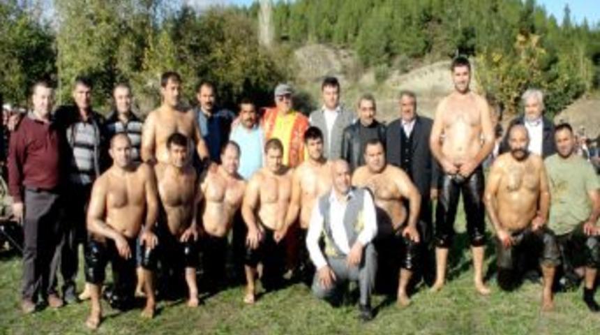 Kale&rsquo;de D&uuml;ğ&uuml;nde G&uuml;reş Geleneği Canlandırıldı